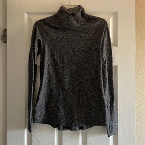 Lululemon gray long sleeve shirt size 6